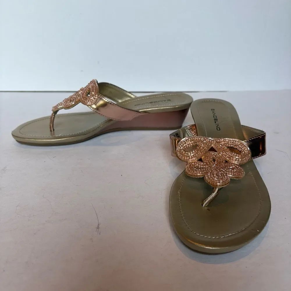 Bandolino Peach and Tan Women's Sandals Thong Style Size 6M Bessie Sparkly